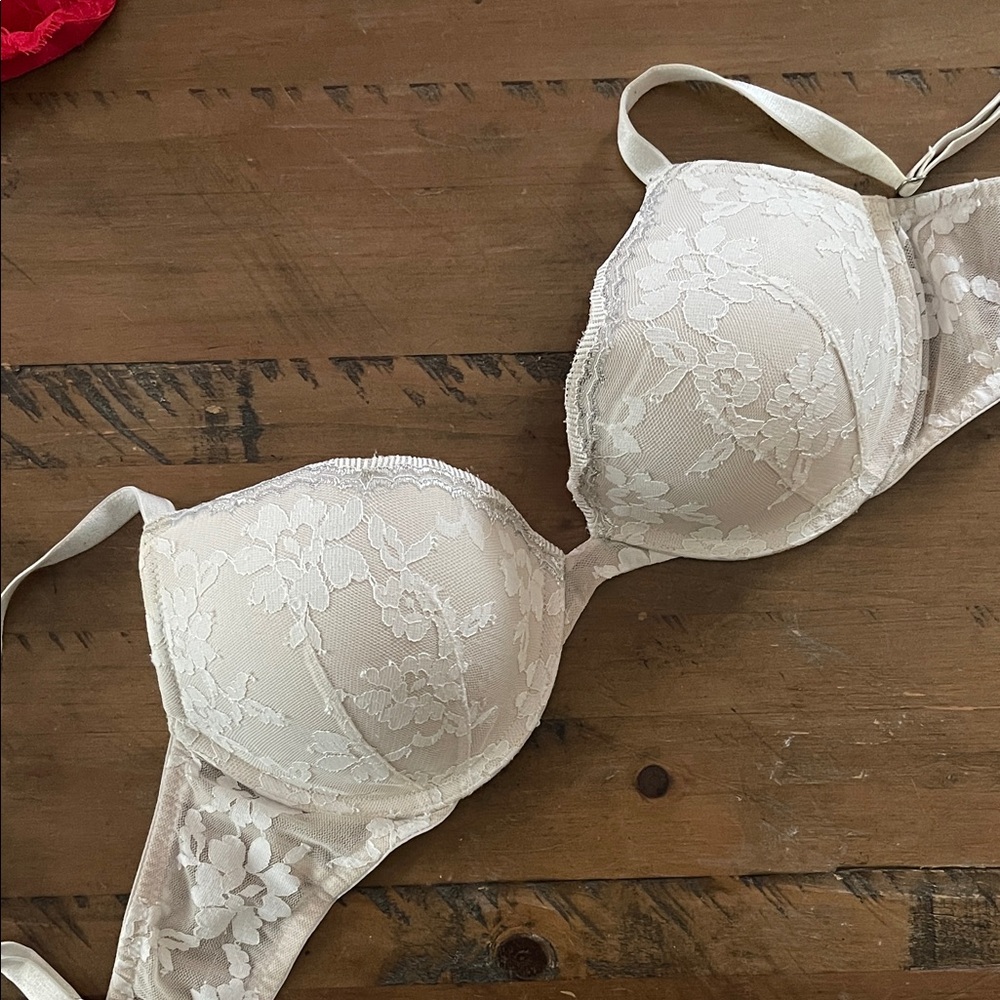 Victoria's Secret Cream-White Lace Bra